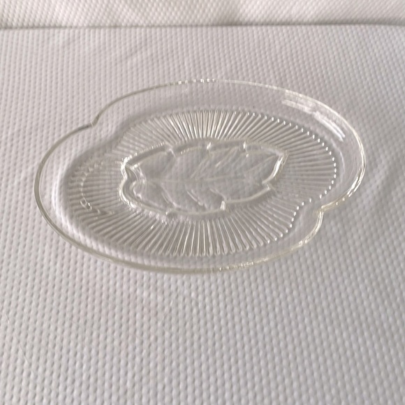 COPY - Vintage Federal Glass Crystal Leaf Design 10" Snack/Luncheon Plates. - Picture 1 of 6